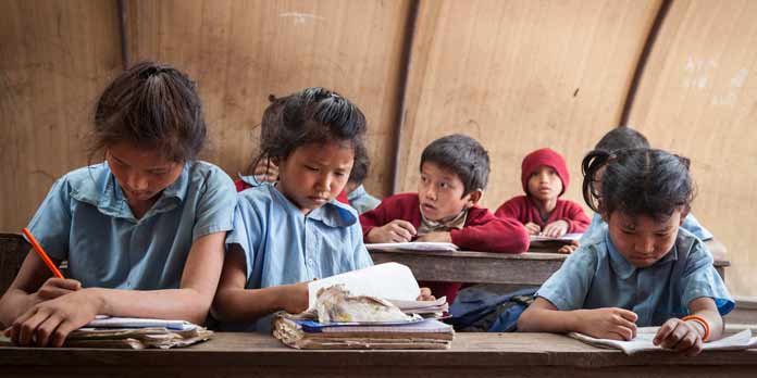 Børn fra jordskælvsramte distrikter i Nepal (foto: Kishor Sharma)